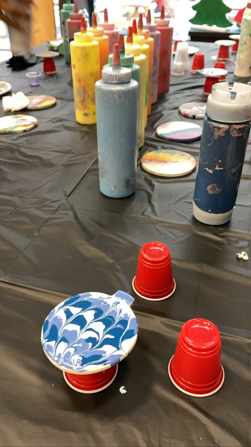 12.03.2026 (6:30pm)- Fluid Art Ornament Set
