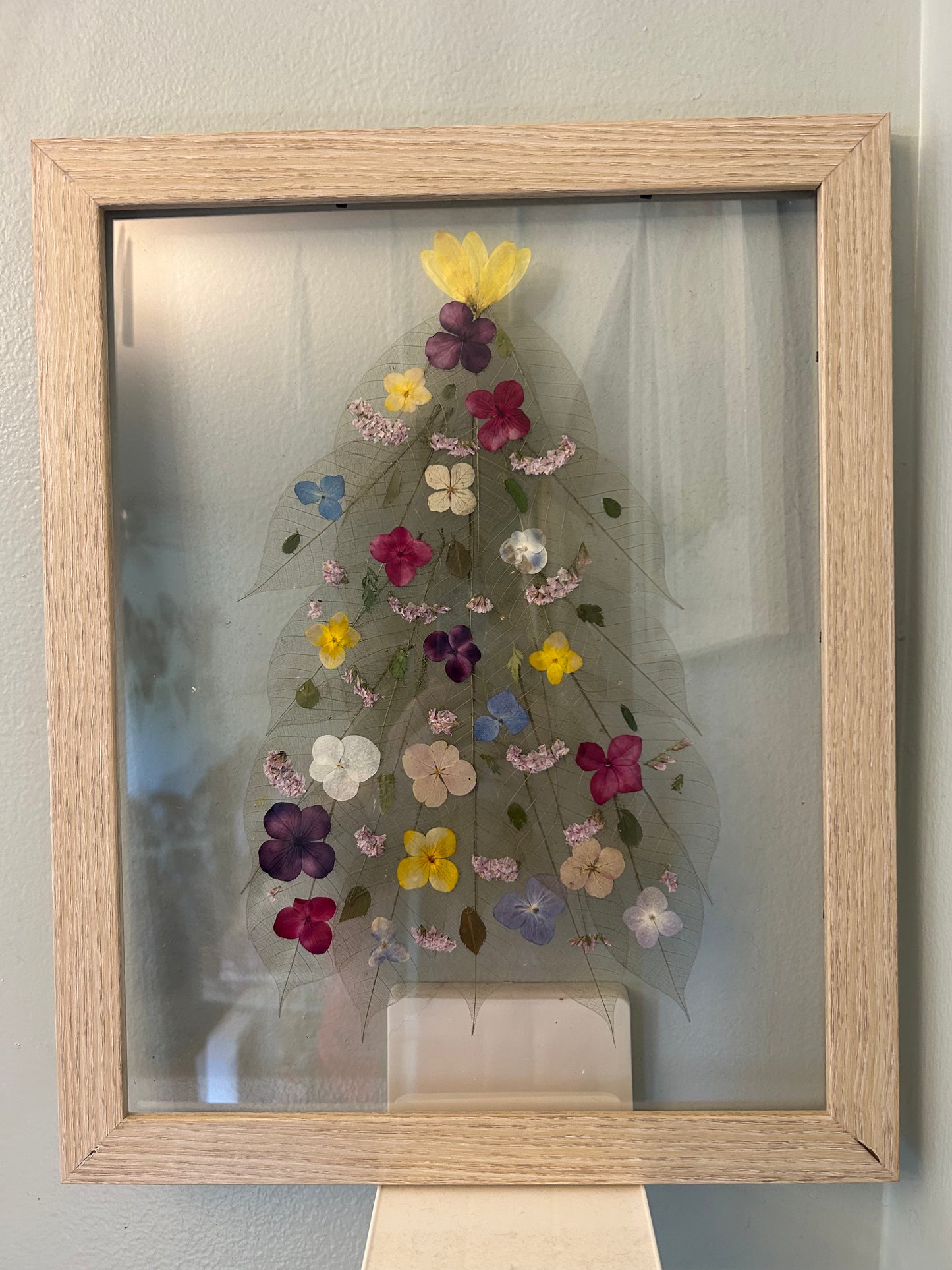 11.20.2026 (7pm) - Pressed Flowers Holiday Frame