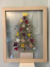 11.26.2025 (7pm)- Pressed Flowers Holiday Frame