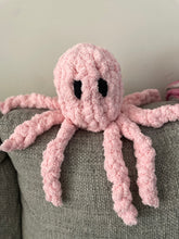 05.25.2025 (1pm)- Intermediate Hand Knitting Workshop: Cozy Octopus Pillow